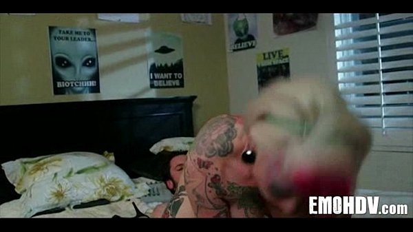 Emo Slut met Tattoos 1040 5