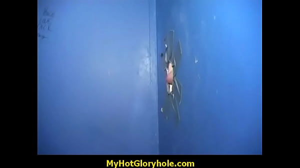 Ebony Zoent Een Grote Pik In Gloryhole