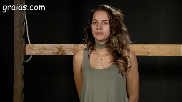 Blonde hoer kan niet stilzitten 4