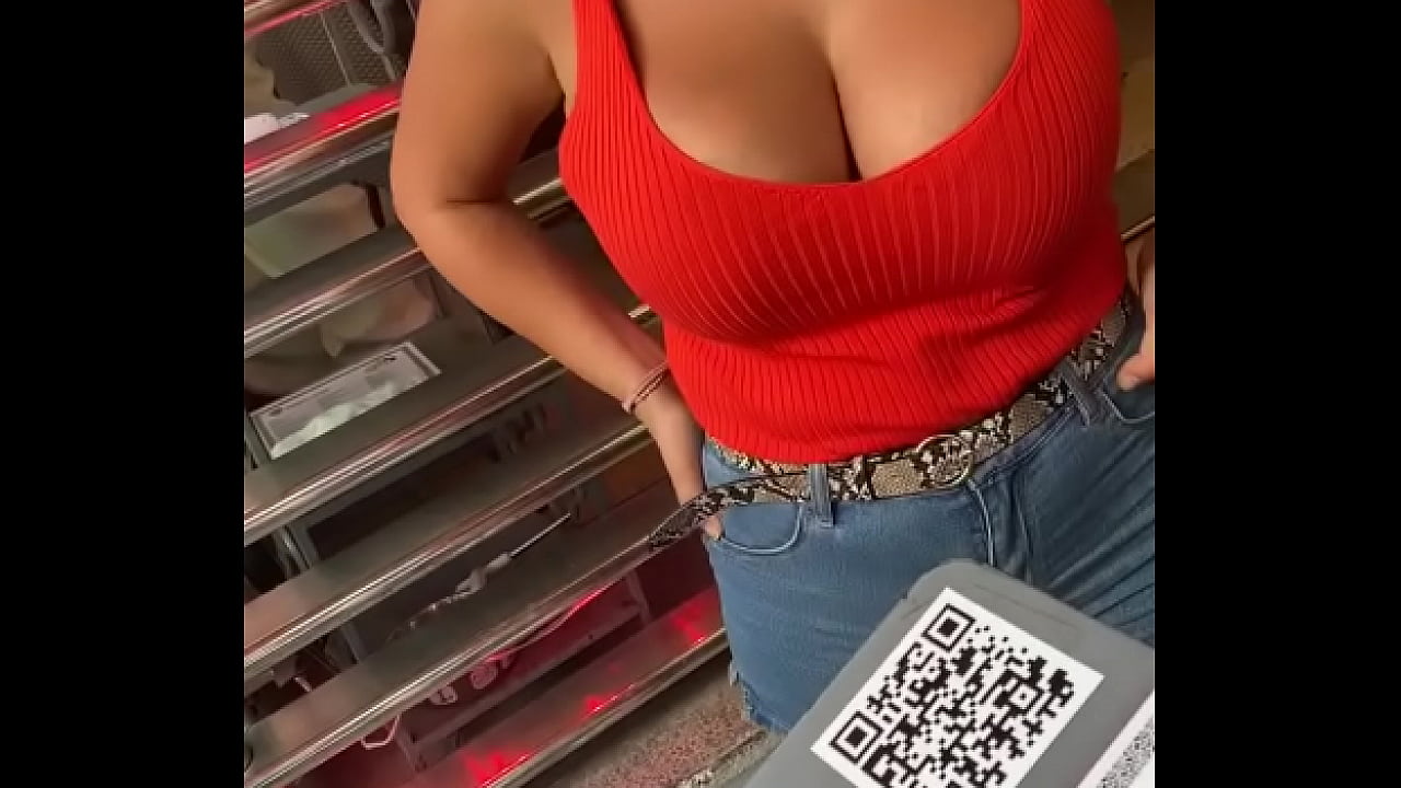 cleavage girl spy voyeur