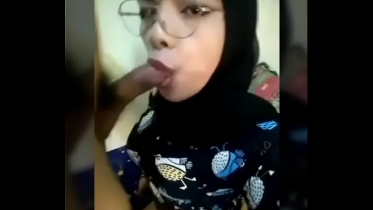 Bokep Indonesia - Jilbab Blowjob -