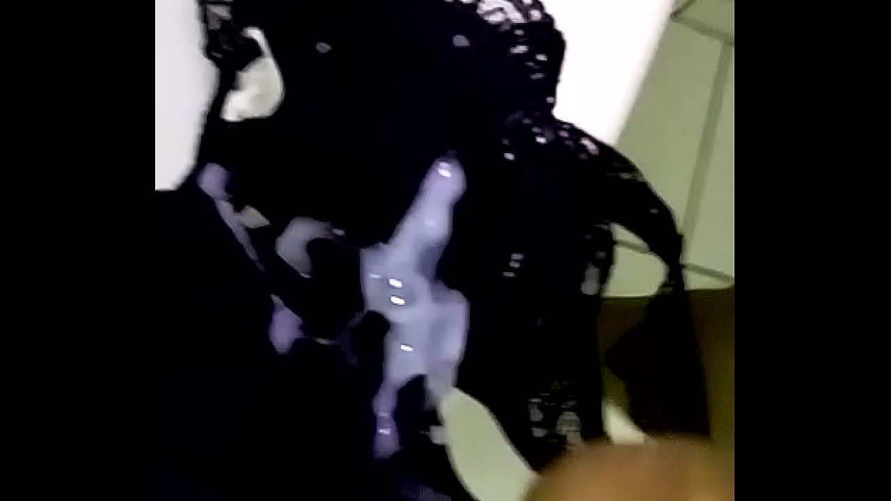 Puta fudendo gostoso Gozando na calcinha da casada